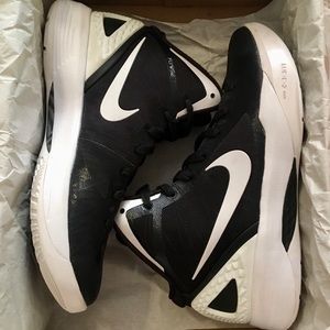 Women's basketball shoes